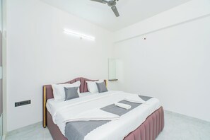 Meja kerja, setrika/meja setrika, dan Wi-Fi gratis