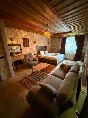Studio Suite | Desk, laptop workspace, free WiFi - StoneOwl Hotel&Spa (Tekelli)