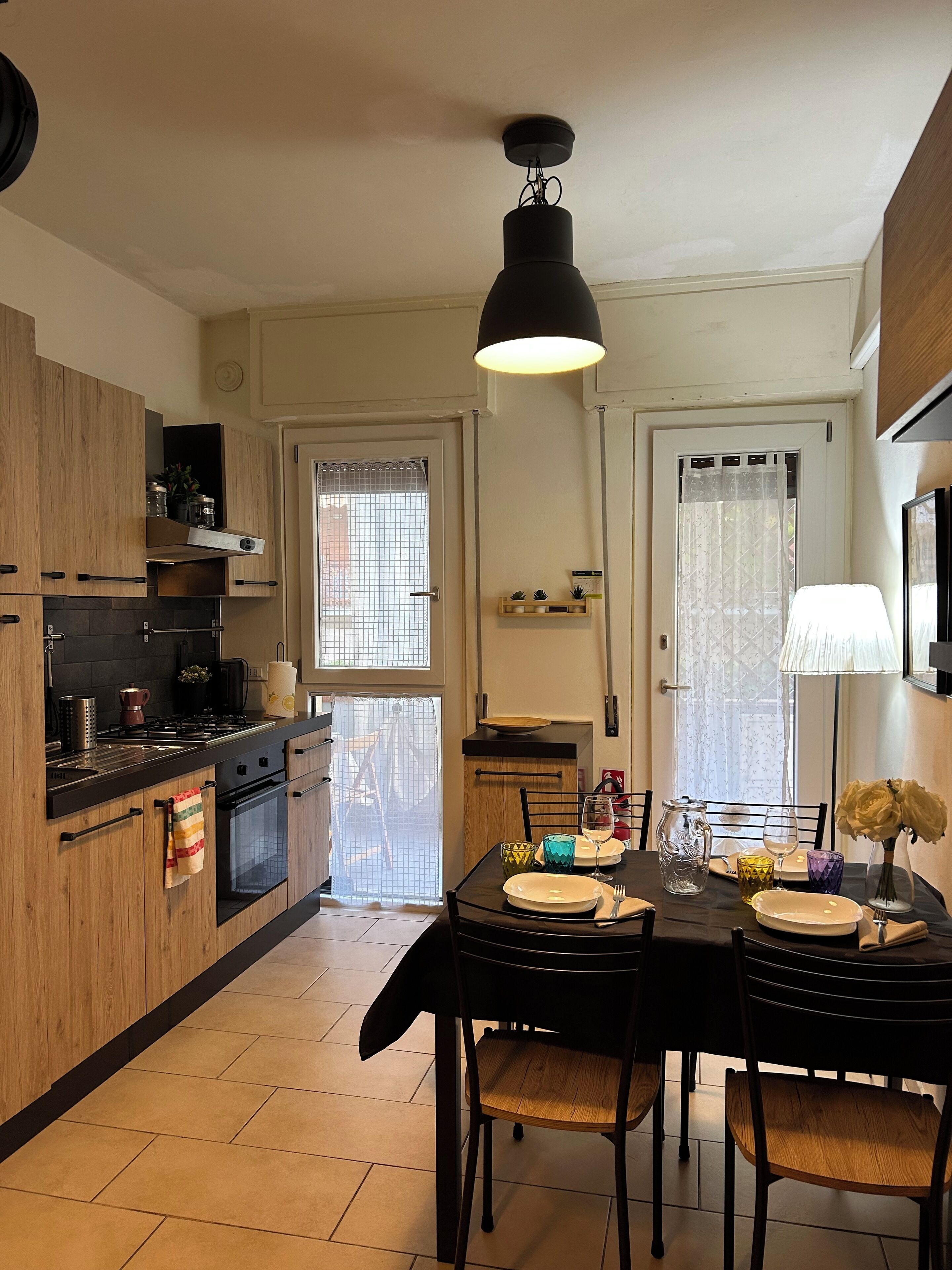 Geladeira, fogão, cooktop, chaleira elétrica