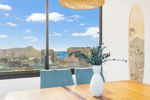 Dining - 2BR Ocean View Condo at The Windsor Waikiki Near the Beach (Honolulu)