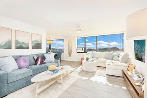 Smart TV, computer monitors - 2BR Ocean View Condo at The Windsor Waikiki Near the Beach (Honolulu)
