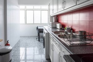Fridge, microwave, oven, stovetop - Mivô | Tejo Colours (Almada)