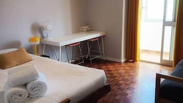 2 bedrooms, desk, iron/ironing board, free WiFi