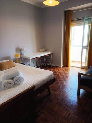 2 室のベッドルーム、デスク、アイロン / アイロン台、WiFi (無料)