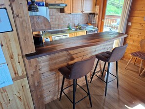 Fridge, microwave, oven, stovetop - Vacation home with stunning views, garden, terrace, barbecue (Gschriet)