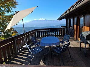 Outdoor dining - Vacation home with stunning views, garden, terrace, barbecue (Gschriet)