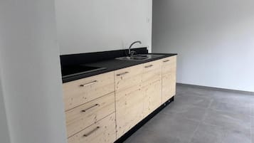 Apartamento clássico, sacada, vista para a cidade | Cozinha privada