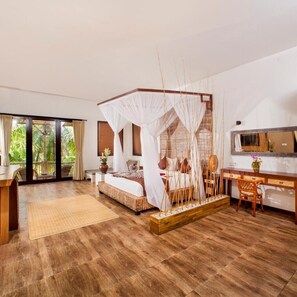 A room with a four-poster bed, a desk, and a large window. - Arimba Resort Ubud (Ubud)