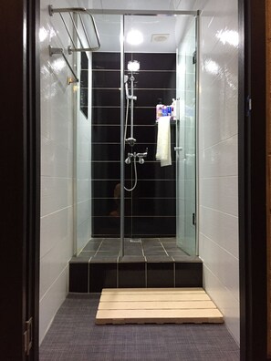 Bathroom - Mozzi Hostel (Busan)