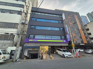 Exterior - Mozzi Hostel (Busan)