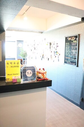 Lobby - Mozzi Hostel (Busan)