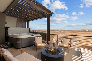 Outdoor spa tub - Luxury Rental at Desert Color: Lagoon + Beaches (St. George)