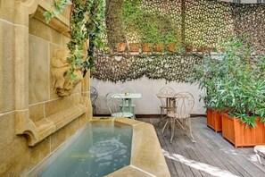 Outdoor dining - Music Hotel (Marseille)