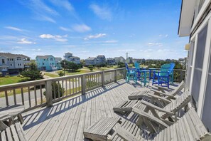 Property grounds - Semi-Oceanfront, Dog Friendly Home in Waves with Pool, Hot Tub, Game Room (Waves)