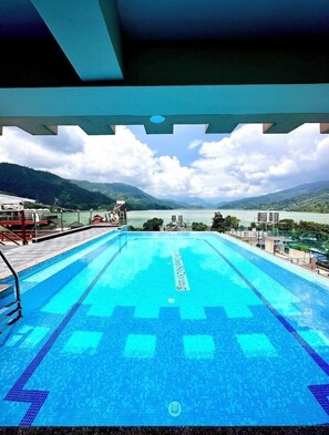 Pool - Adam Hotel (Pokhara)