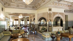 A luxurious interior with ornate arches, traditional furniture, and intricate ceiling designs. - Villa Quietta (Essaouira)
