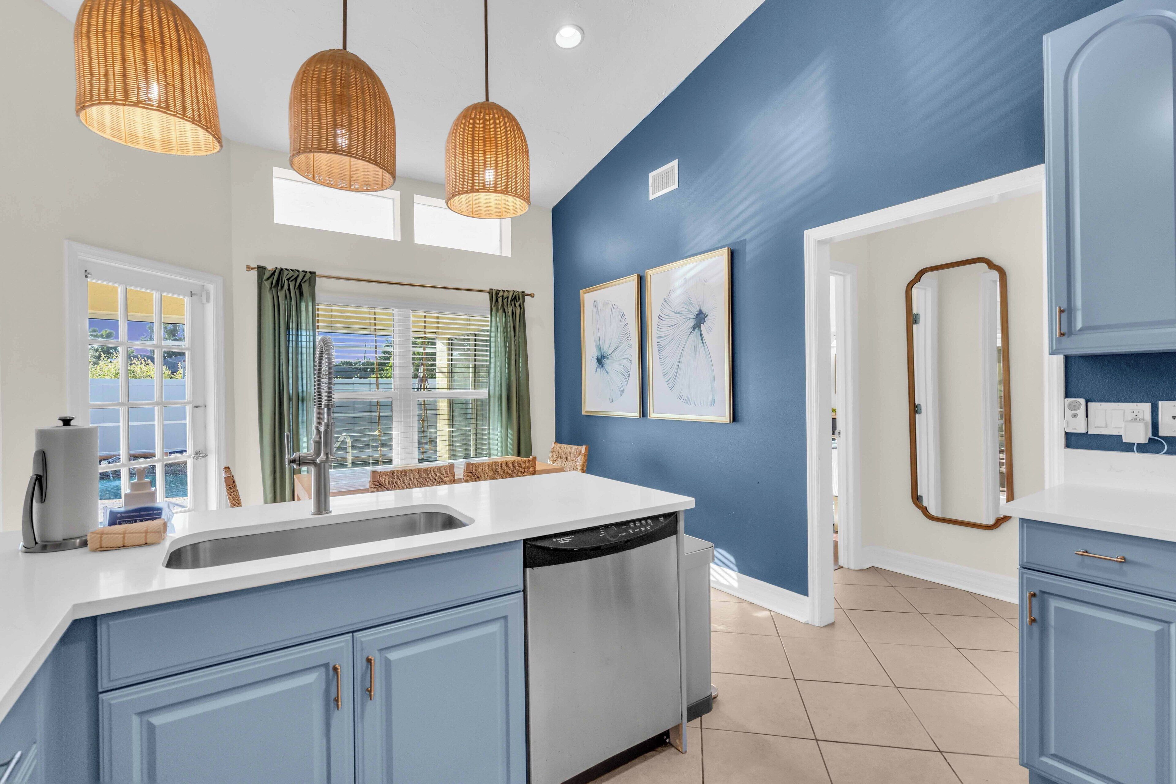 Microondas, horno, parrilla de estufa y lavavajillas 