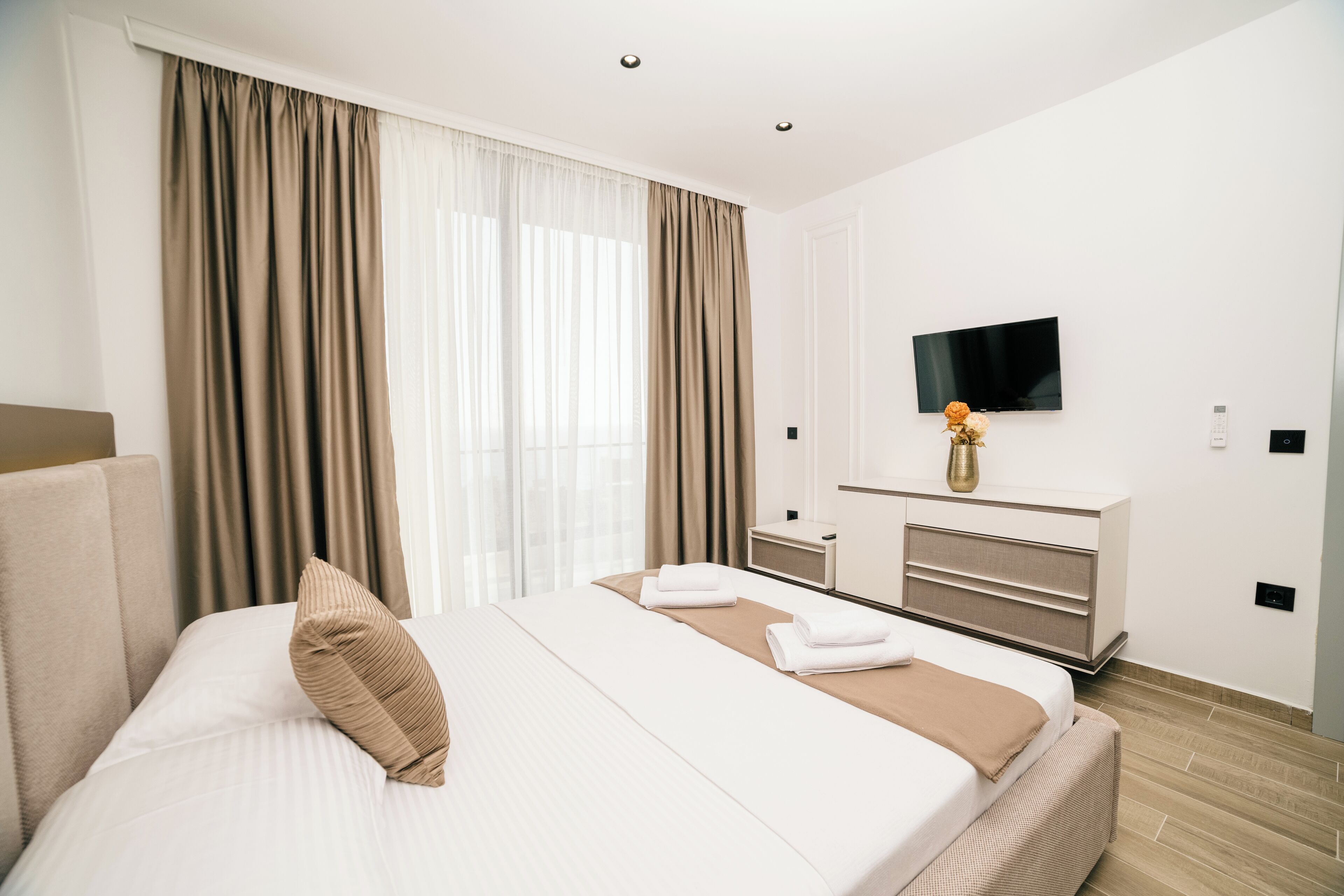 3 camere, Wi-Fi, lenzuola