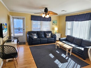 Living area - Downtown Oceanview 3 Bedroom Condo! Time & Tide #7 (Ocean City)