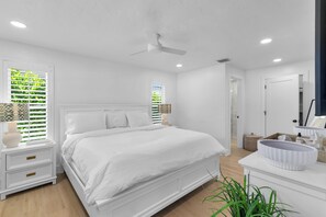 3 bedrooms, iron/ironing board, free WiFi, bed sheets - 0.4 Mi Walk to Beach & Dining | Heated Pool (Marco Island)