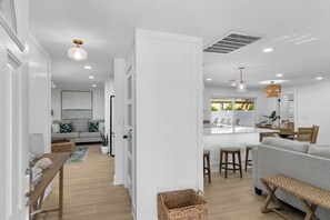 Smart TV - 0.4 Mi Walk to Beach & Dining | Heated Pool (Marco Island)