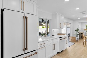 Interior - 0.4 Mi Walk to Beach & Dining | Heated Pool (Marco Island)