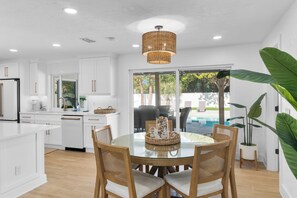 Dining - 0.4 Mi Walk to Beach & Dining | Heated Pool (Marco Island)