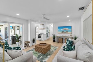 Smart TV - 0.4 Mi Walk to Beach & Dining | Heated Pool (Marco Island)