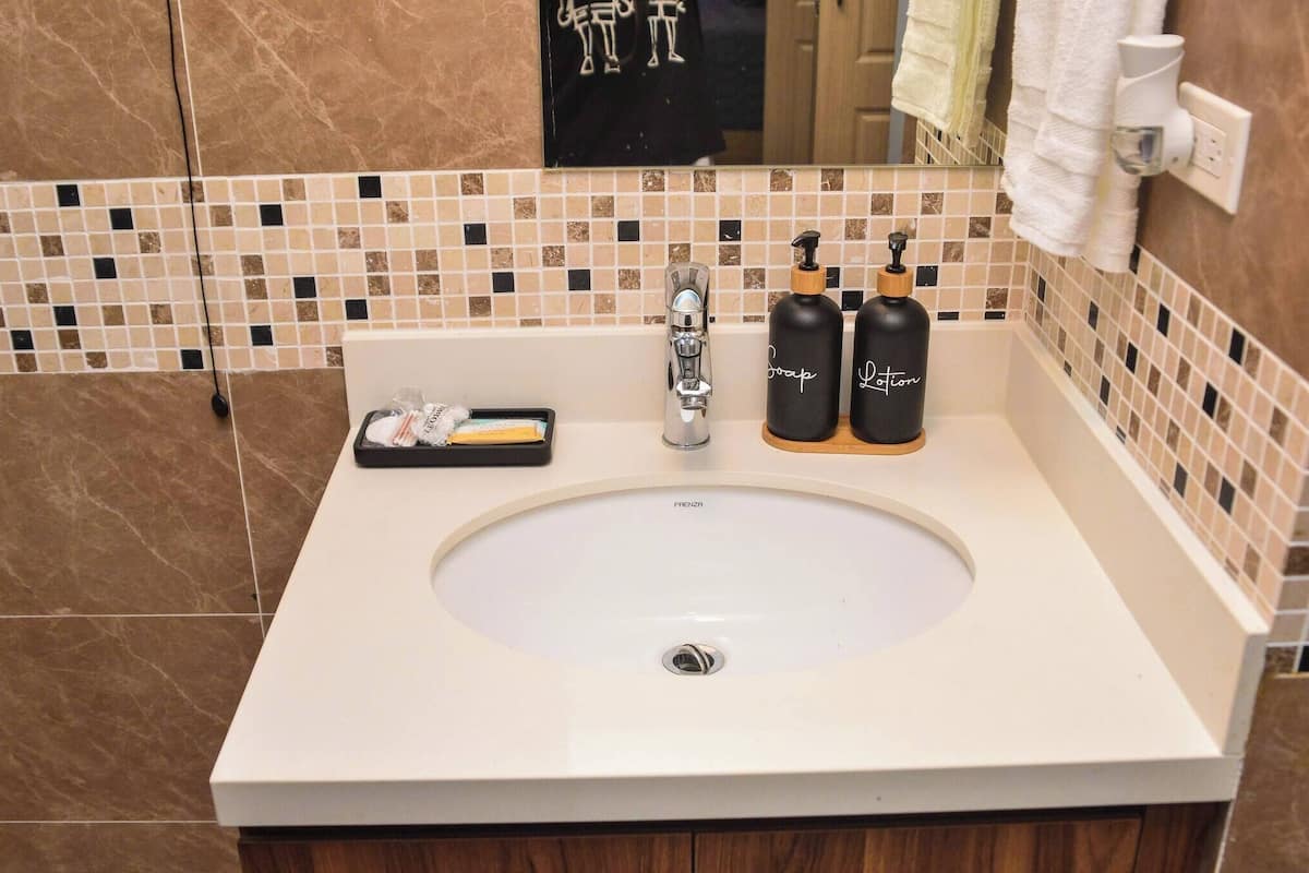 Apartment, 1 Bedroom, Accessible, City View | Bathroom