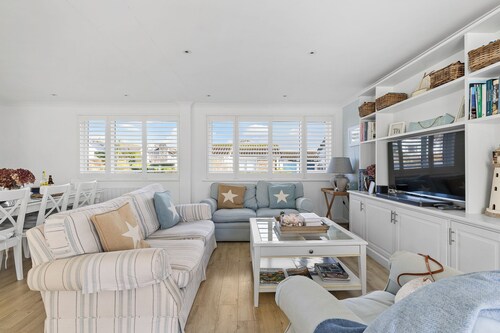 Beautiful 3 bed bungalow | Quiet location | Rock