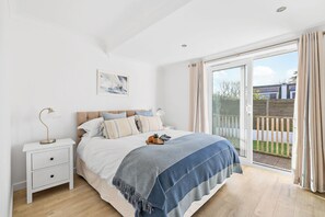 3 bedrooms, iron/ironing board, travel cot, free WiFi - Beautiful 3 bed bungalow | Quiet location | Rock (Wadebridge)