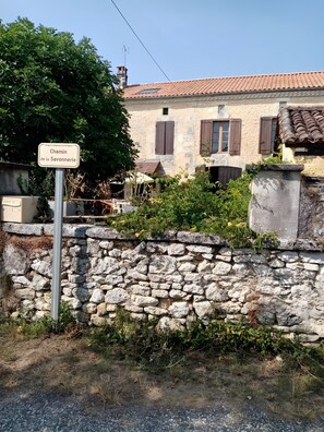 Exterior detail - Holiday Home "Chez Roger" – Your Peaceful Retreat (Sorges et Ligueux en Périgord)