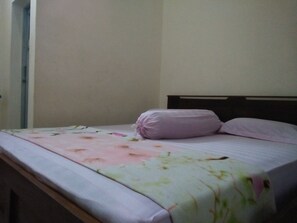 Room - Siola Homestay (Labuan Bajo)