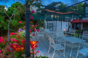 Tempat makan luar