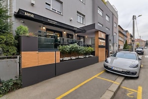 A modern building with a restaurant named 'Jana' and 'Madison's Wine Bar' on the ground floor. - Meridien Luxury Apartments (Zagreb)