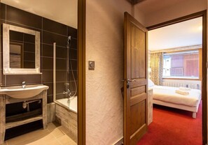 Bathroom - Aiguille Percee Hotel Restaurant (Tignes)