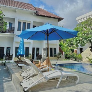 Outdoor pool - JM Hotel Bar & Karaoke (Kuta)