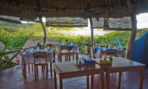 Outdoor dining - Blue Monkey Villas (Kuta)