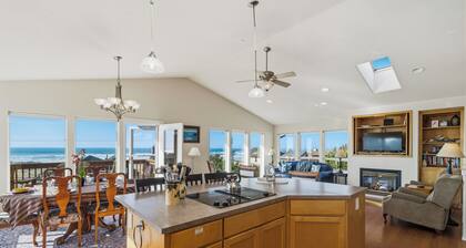 Ocean Views, Dogs Ok, Steps to the Beach & Walk to Town!-Manzanita Magic