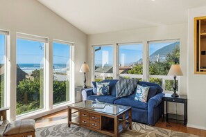 Älytelevisio, takka, DVD-soitin, videokirjasto