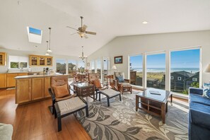 Älytelevisio, takka, DVD-soitin, videokirjasto