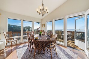 Dining - Ocean Views, Dogs Ok, Steps to the Beach & Walk to Town!-Manzanita Magic (Manzanita)