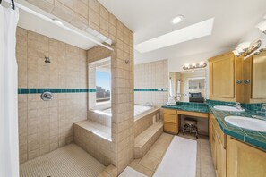 Shower, jetted bath, hair dryer, towels - Ocean Views, Dogs Ok, Steps to the Beach & Walk to Town!-Manzanita Magic (Manzanita)