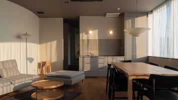 Skrivebord, skrivebord for bærbar PC og strykejern/-brett