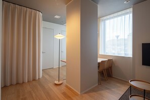 Skrivebord, skrivebord for bærbar PC og strykejern/-brett