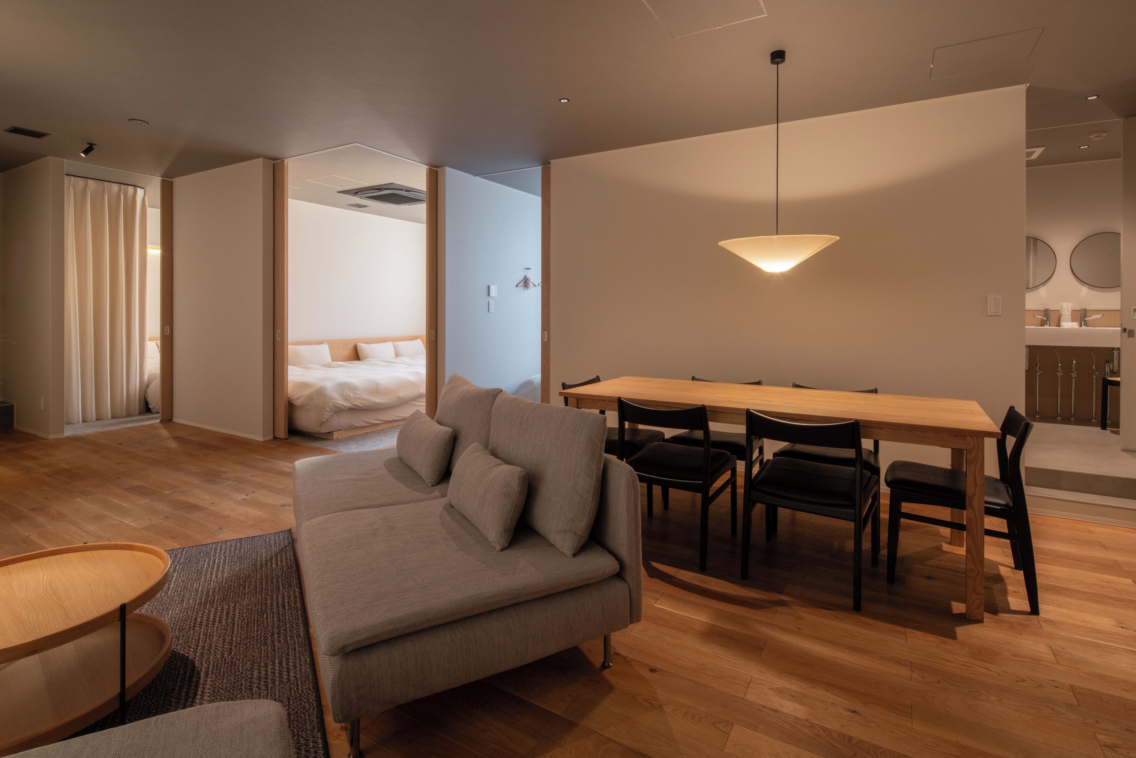 Skrivebord, skrivebord for bærbar PC og strykejern/-brett