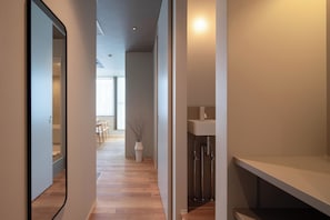 Bureau, espace de travail pour ordinateur portable