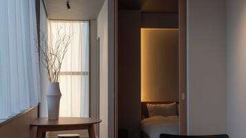 Meja kerja, ruang kerja ramah laptop, dan setrika/meja setrika