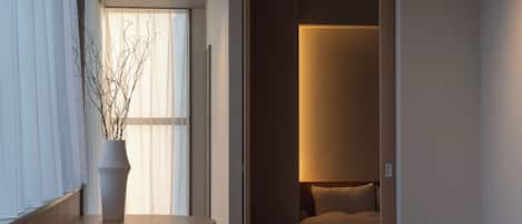 デスク、ノートパソコン用作業スペース、アイロン / アイロン台、WiFi (無料)