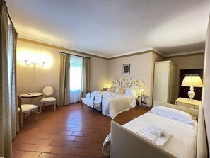 Room - Fattoria Agriturismo Il Colombaio (Monteriggioni)